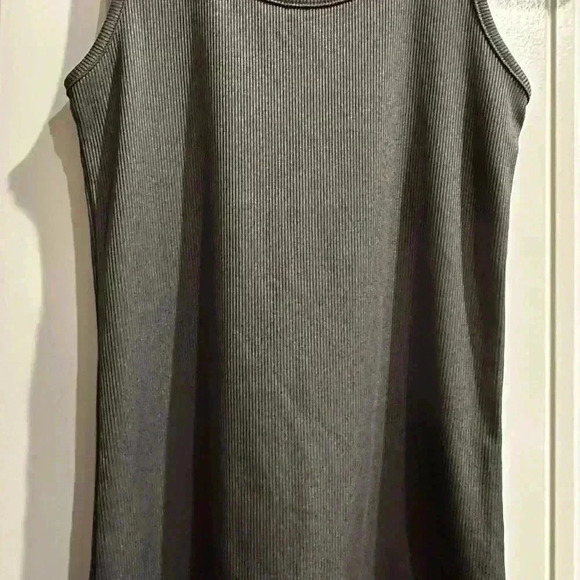 Under Armor ladies racer back tank - Picture 4 of 5